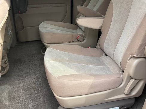 Used 2014 Kia Sedona LX FWD image 16