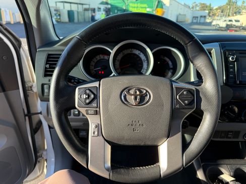 Used 2015 Toyota Tacoma 4x4 Double Cab image 15