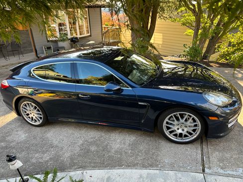 Used 2010 Porsche Panamera 4S image 8