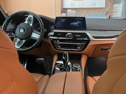 Used 2019 BMW M550i xDrive w/ Premium Package 2 image 4