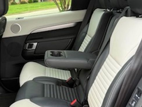 Used 2022 Land Rover Discovery S R-Dynamic AWD/4WD image 10