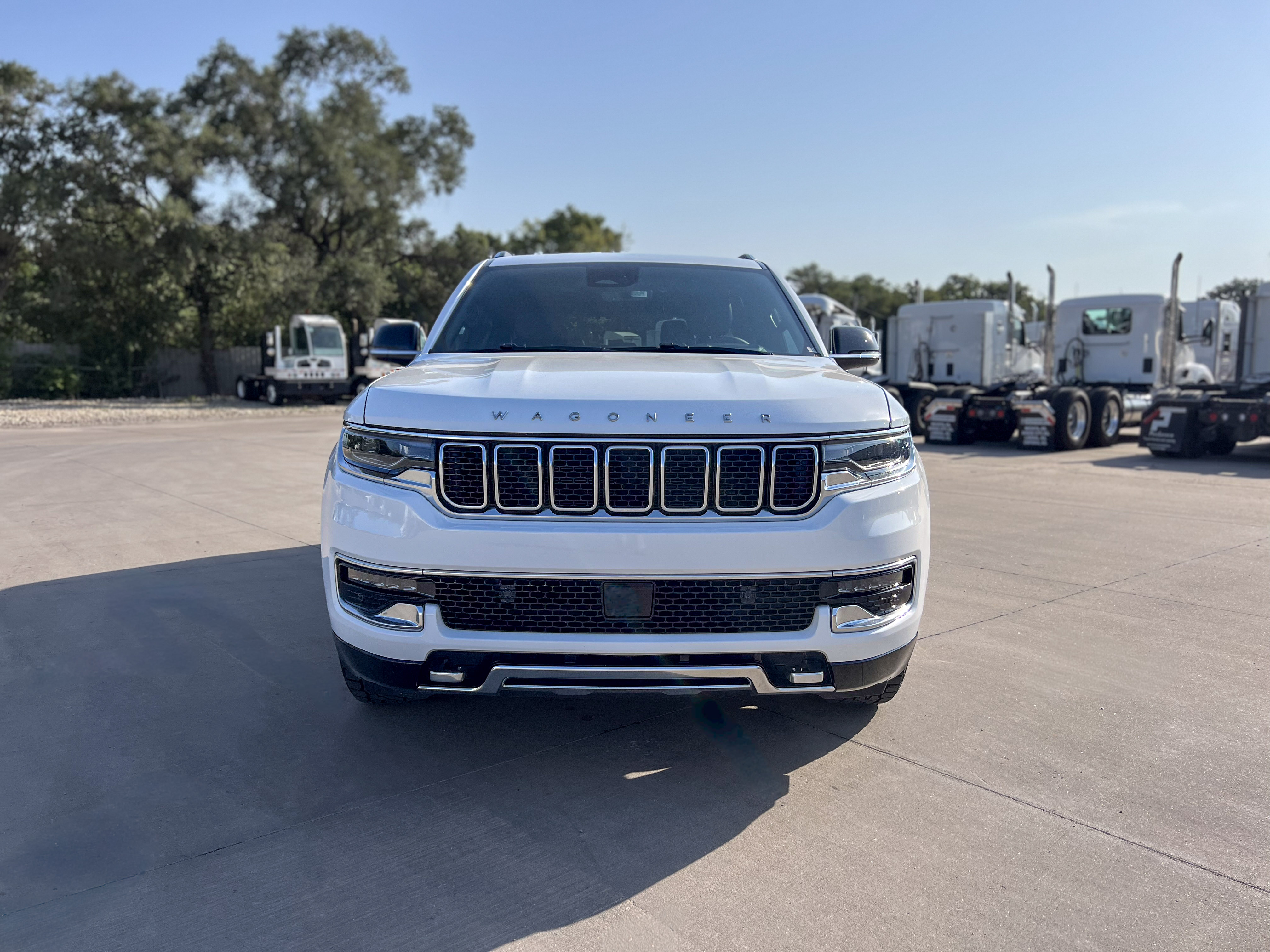 Used 2023 Jeep Wagoneer Series III w/ Preferred Equipment Group AWD/4WD image 4