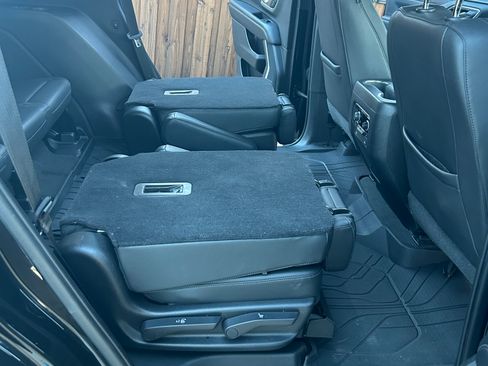 Used 2021 Chevrolet Tahoe LT w/ LT Signature Package image 6