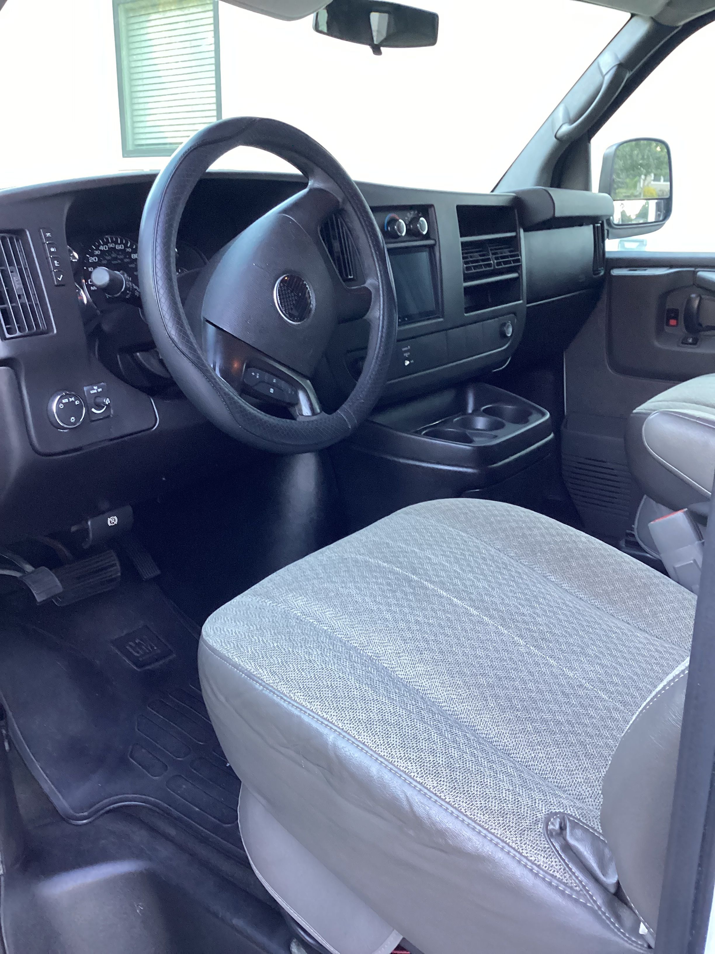 Used 2010 Chevrolet Express 3500 LT w/ LT Preferred Equipment Group RWD image 6
