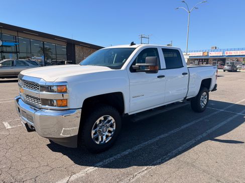 Used 2019 Chevrolet Silverado 2500 W/T w/ WT Convenience Package image 4