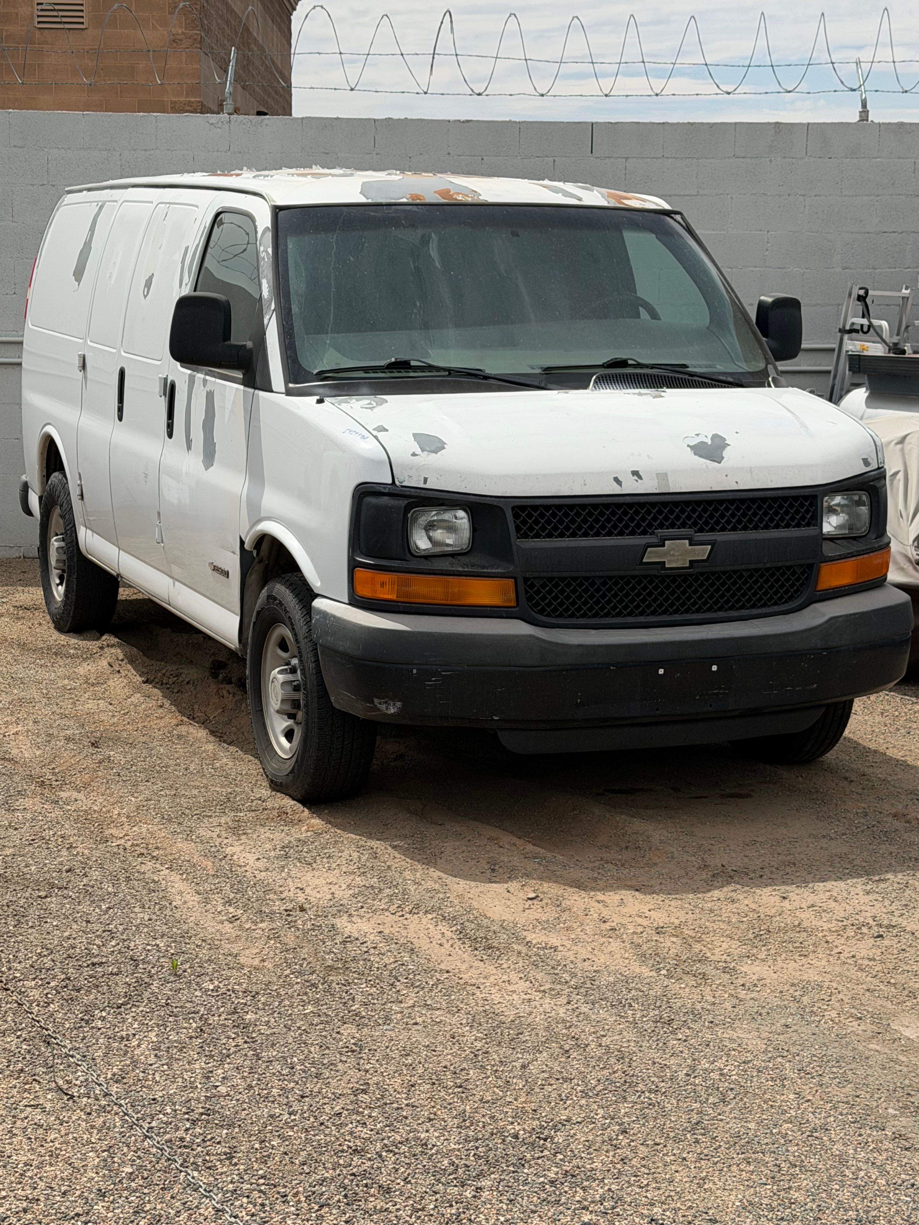 Used 2006 Chevrolet Express 2500 RWD image 2