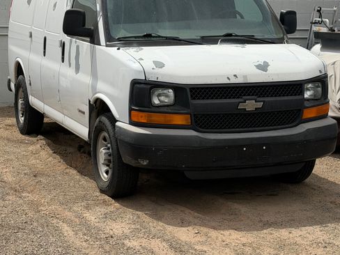 Used 2006 Chevrolet Express 2500 RWD image 2