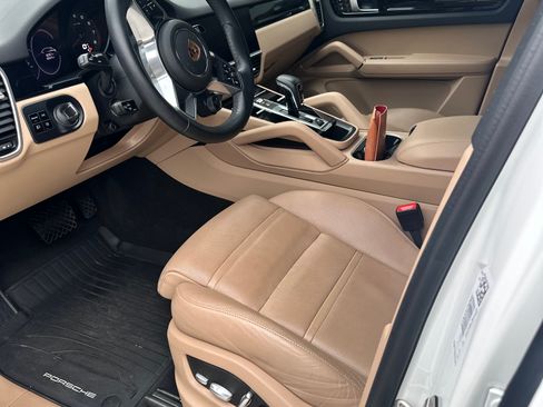 Used 2021 Porsche Cayenne Coupe image 10