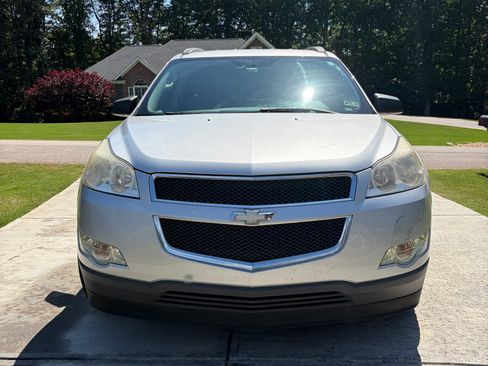 Used 2012 Chevrolet Traverse LS FWD image 1