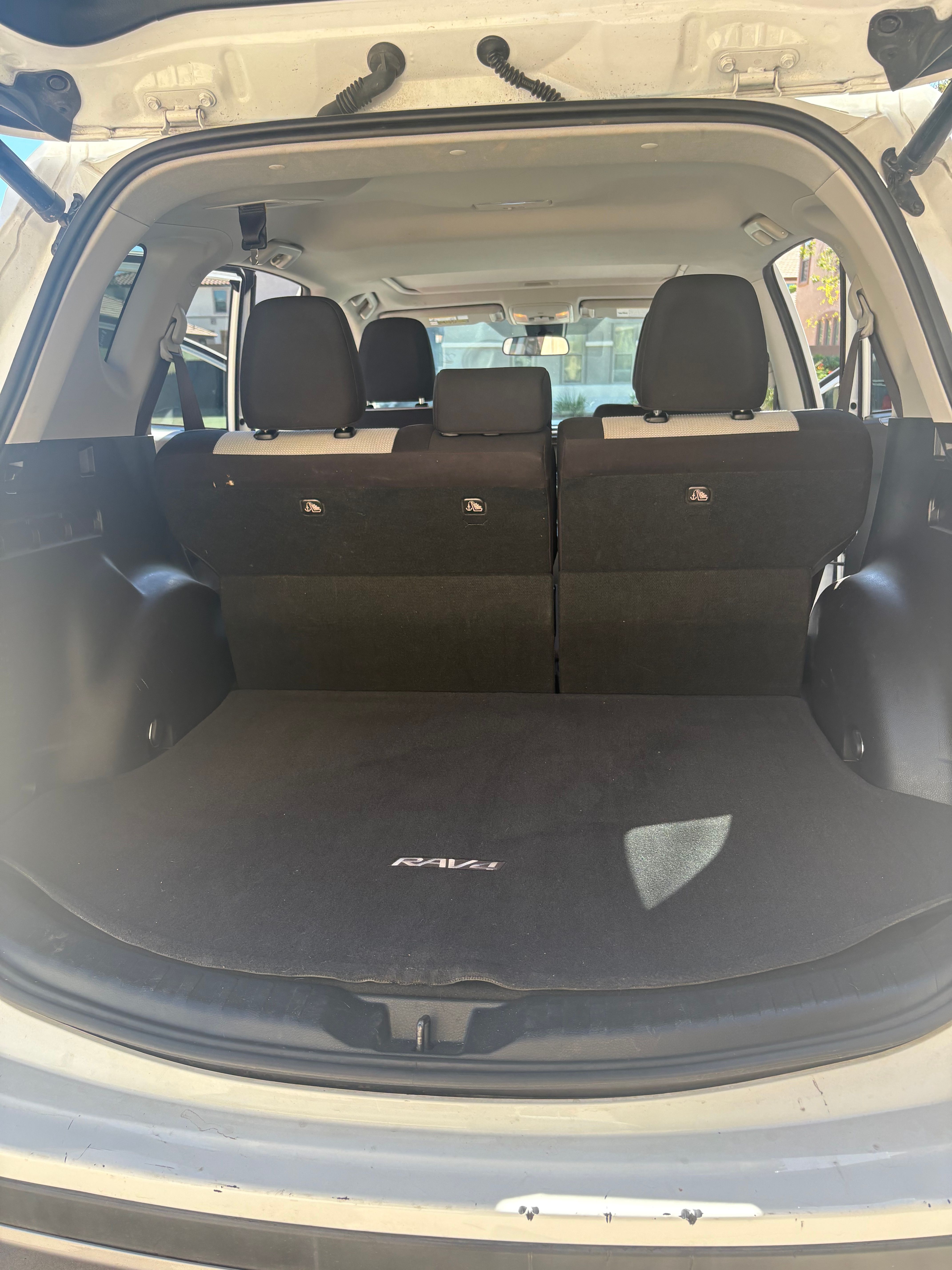 Used 2017 Toyota RAV4 XLE w/ Carpet Mat Package FWD image 16