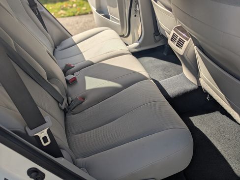 Used 2015 Toyota Venza LE image 23