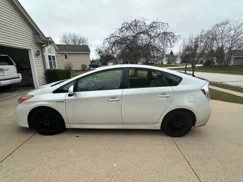 Used 2015 Toyota Prius Two image 2