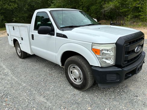 Used 2015 Ford F250 XL RWD image 2