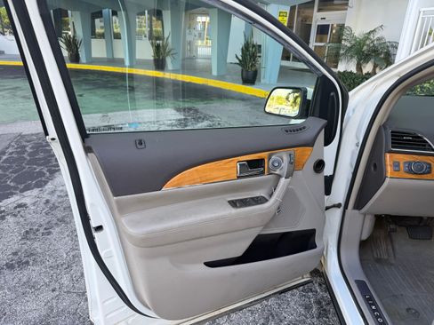 Used 2012 Lincoln MKX AWD image 6