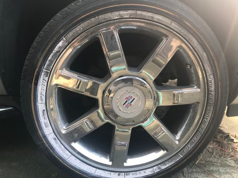 Used 2013 Cadillac Escalade Luxury image 13