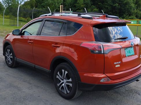Used 2016 Toyota RAV4 LE w/ Cargo Management Package AWD/4WD image 9