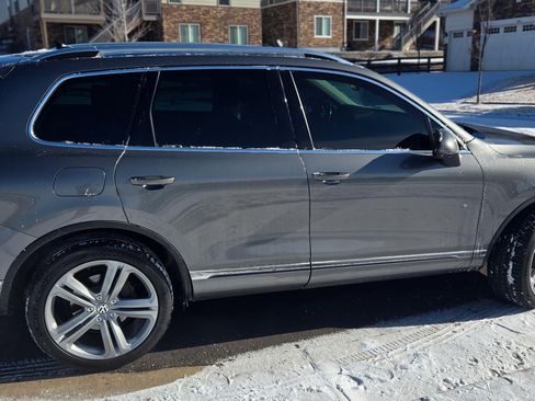 Used 2016 Volkswagen Touareg Sport image 4