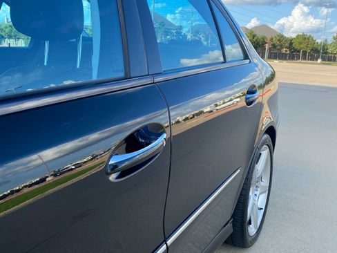 Used 2009 Mercedes-Benz E 550 Sedan image 12