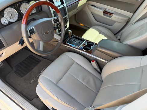 Used 2009 Chrysler 300 Limited image 10