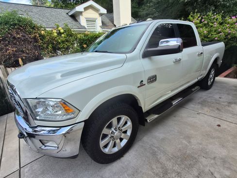 Used 2018 RAM 2500 Longhorn RWD image 2