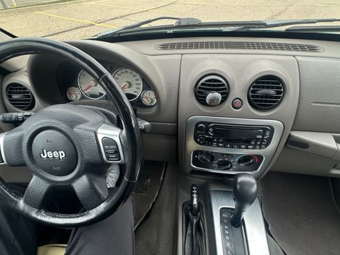 Used 2004 Jeep Liberty Limited w/ Security Group image 12