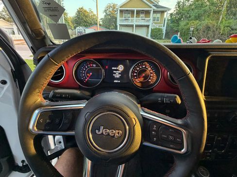 Used 2020 Jeep Gladiator Rubicon AWD/4WD image 16