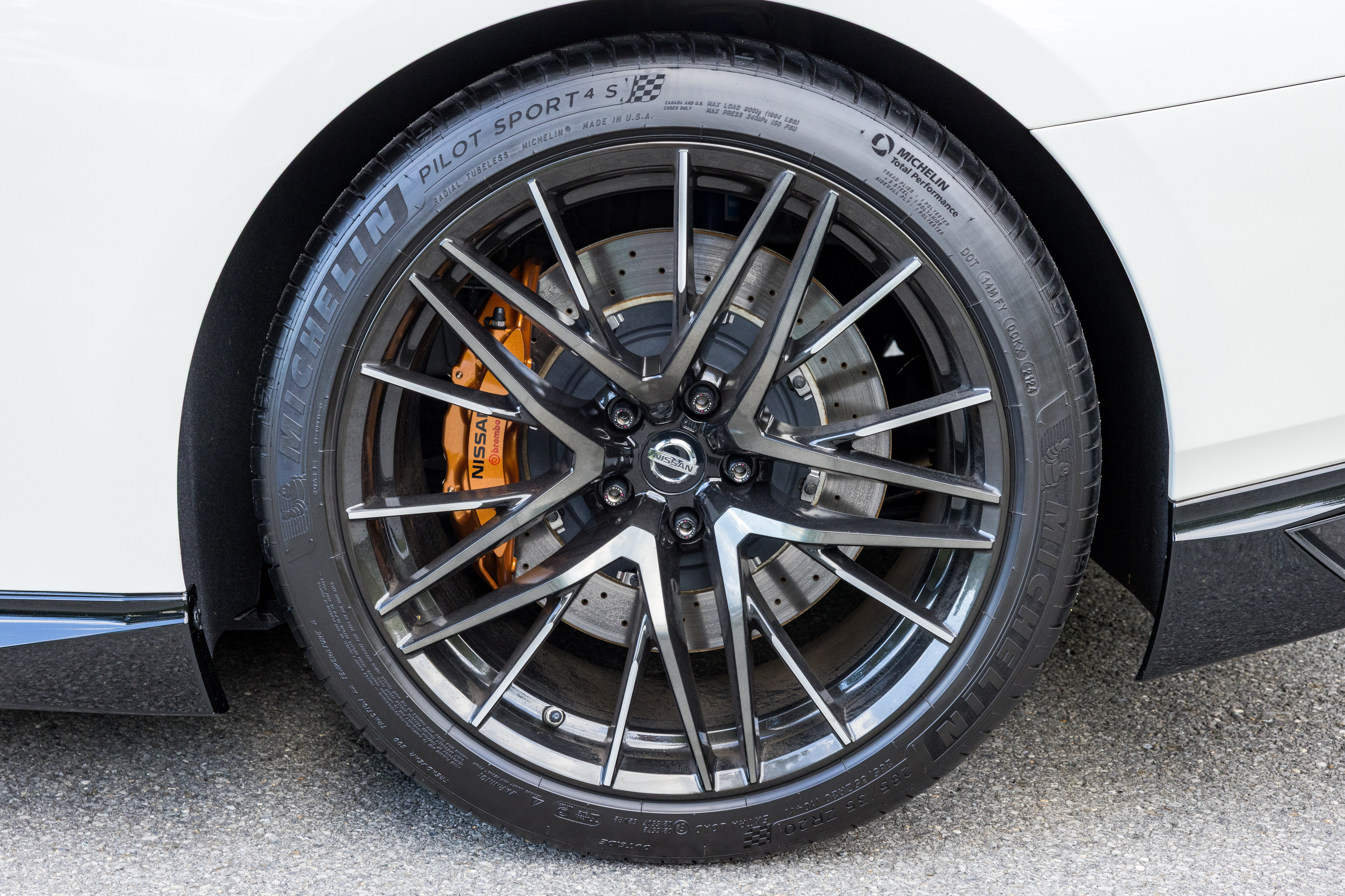 Used 2021 Nissan GT-R Premium AWD/4WD image 12