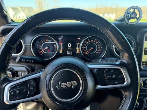 Used 2019 Jeep Wrangler Unlimited Sahara w/ Quick Order Package 24M Moab image 9