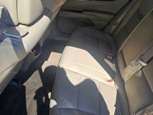 Used 2013 Cadillac XTS Premium image 8