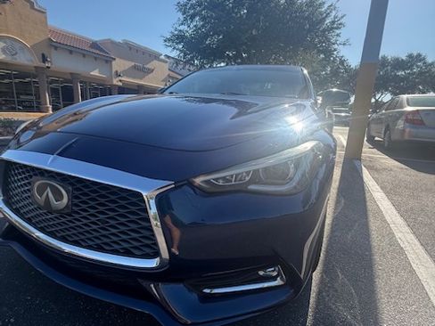 Used 2017 INFINITI Q60 Red Sport 400 RWD image 4