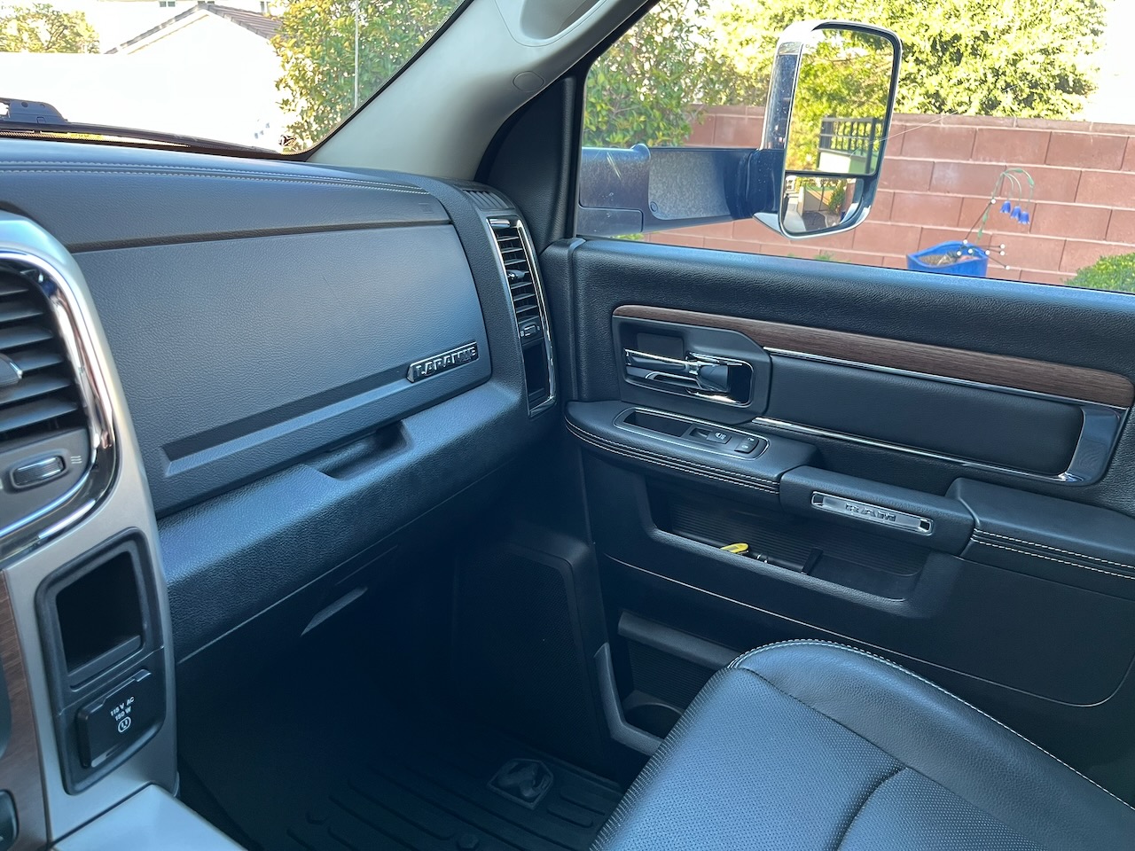 Used 2017 RAM 5500 Laramie AWD/4WD image 16