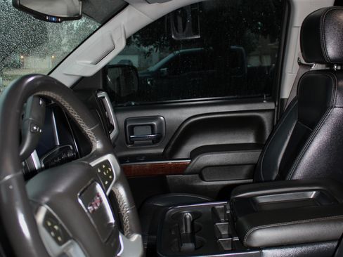 Used 2017 GMC Sierra 1500 SLE w/ SLE Value Package image 4