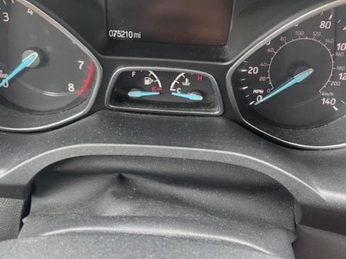 Used 2017 Ford Escape SE AWD/4WD image 6