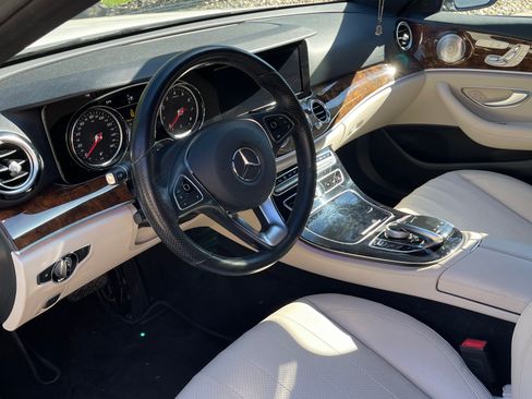 Used 2017 Mercedes-Benz E 300 4MATIC image 11