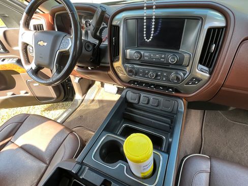 Used 2018 Chevrolet Silverado 1500 High Country image 19