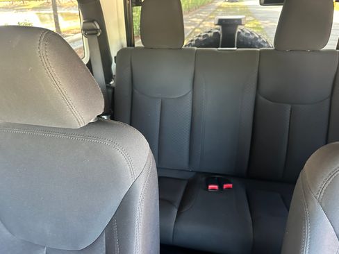 Used 2015 Jeep Wrangler Sport image 25