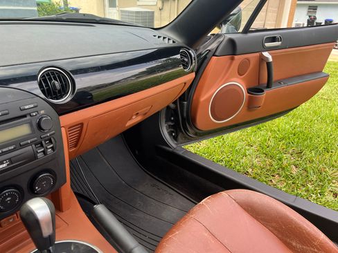 Used 2007 MAZDA MX-5 Miata Grand Touring w/ Premium Pkg RWD image 13