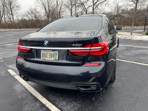Used 2019 BMW 740i xDrive w/ Executive Package image 12