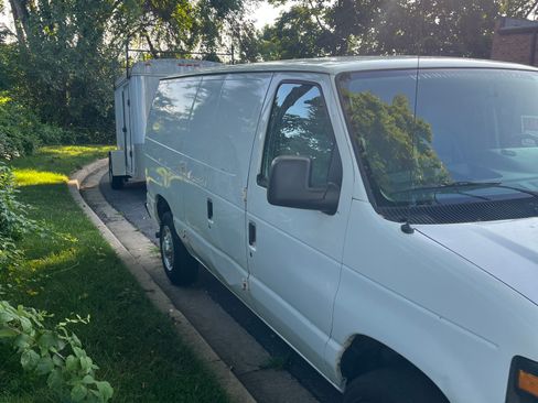 Used 2014 Ford E-150 and Econoline 150 w/ Power Group RWD image 4