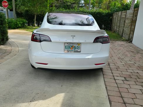 Used 2018 Tesla Model 3 Long Range image 9