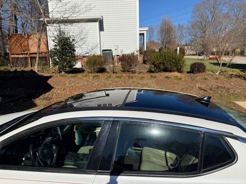 Used 2012 Kia Optima Hybrid w/ Hybrid Premium Technology Pkg image 16