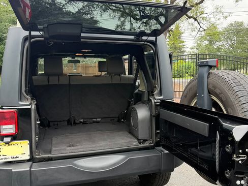 Used 2010 Jeep Wrangler Unlimited Sport AWD/4WD image 13