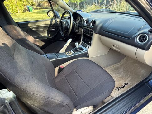 Used 2003 MAZDA MX-5 Miata SE image 11