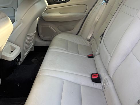 Used 2020 Volvo S60 T5 Momentum FWD image 4