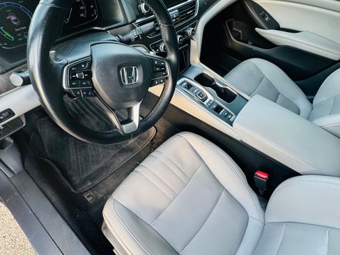 Used 2019 Honda Accord Touring image 9