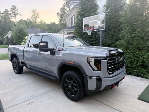 Used 2025 GMC Sierra 2500 AT4 w/ AT4 Premium Plus Package AWD/4WD image 5