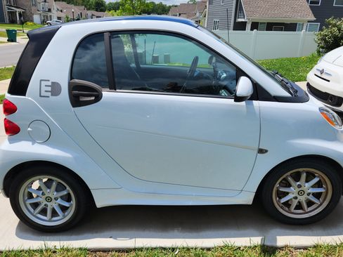 Used 2015 smart fortwo electric drive image 2