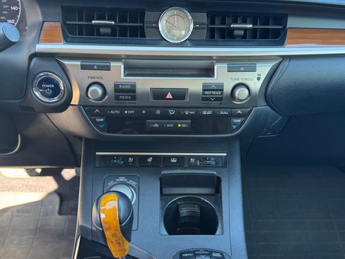 Used 2014 Lexus ES 300h image 19