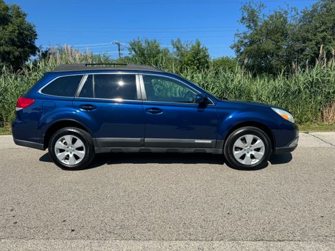 Used 2010 Subaru Outback 2.5i Limited AWD/4WD image 12