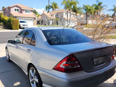 Used 2005 Mercedes-Benz C 230 Sedan image 4